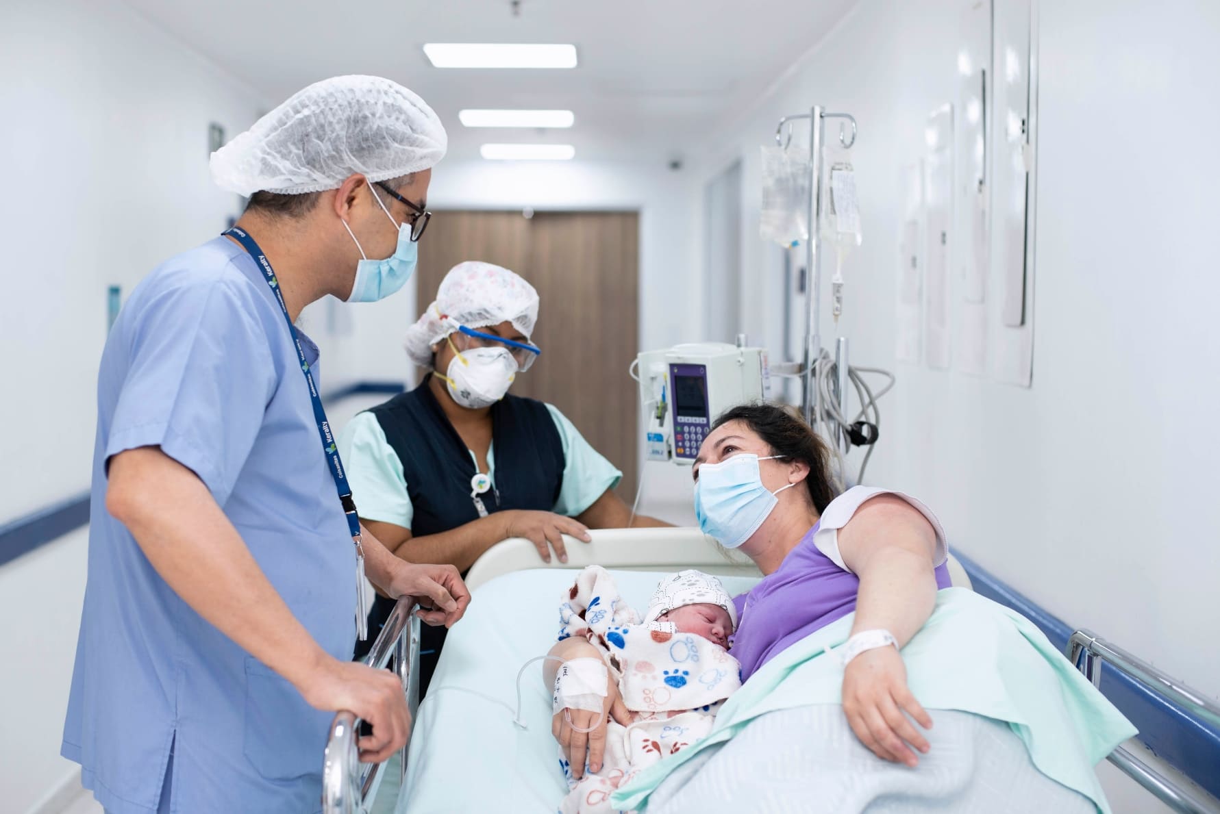 Paciente con su hijo recién nacido