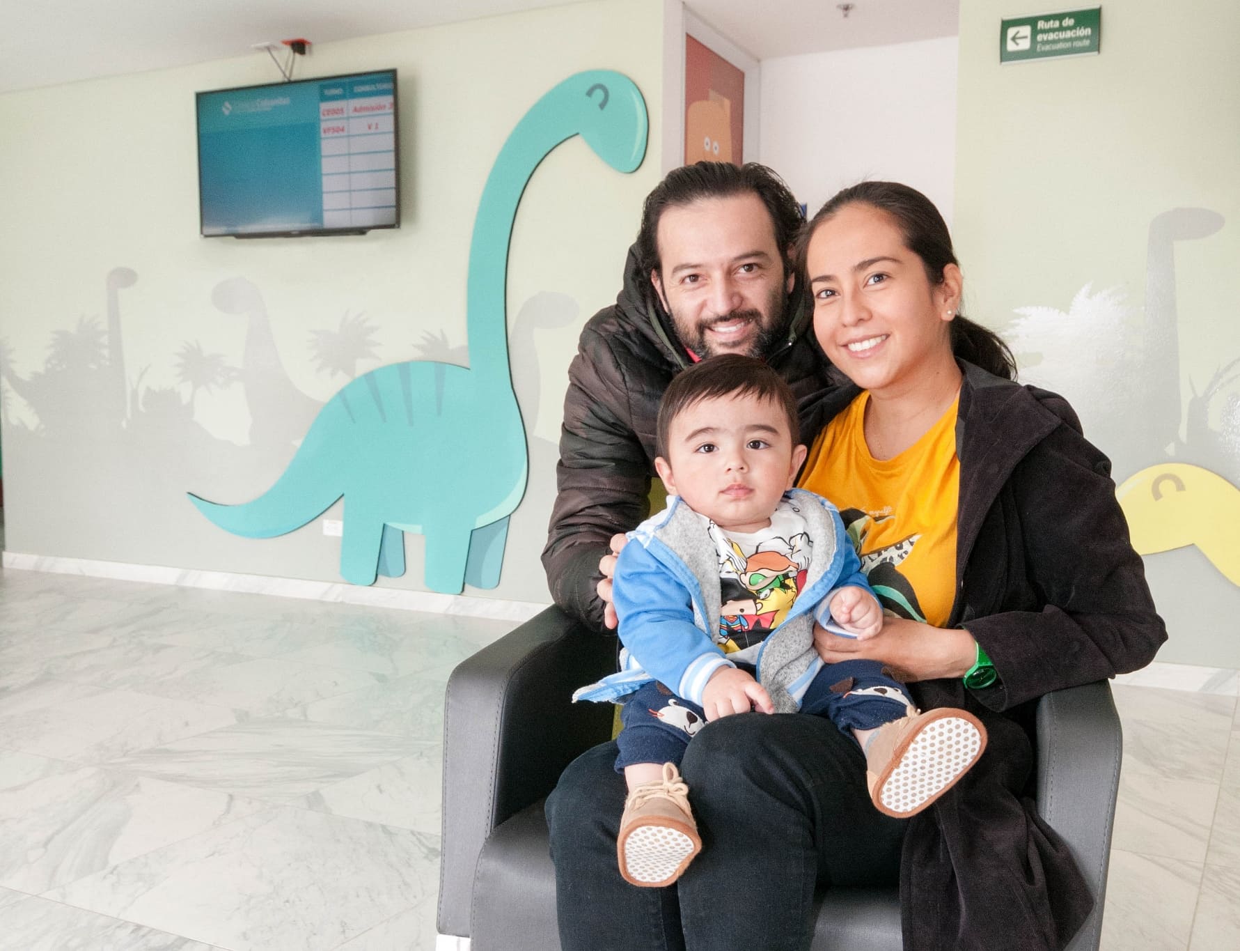 Familia en sala de espera